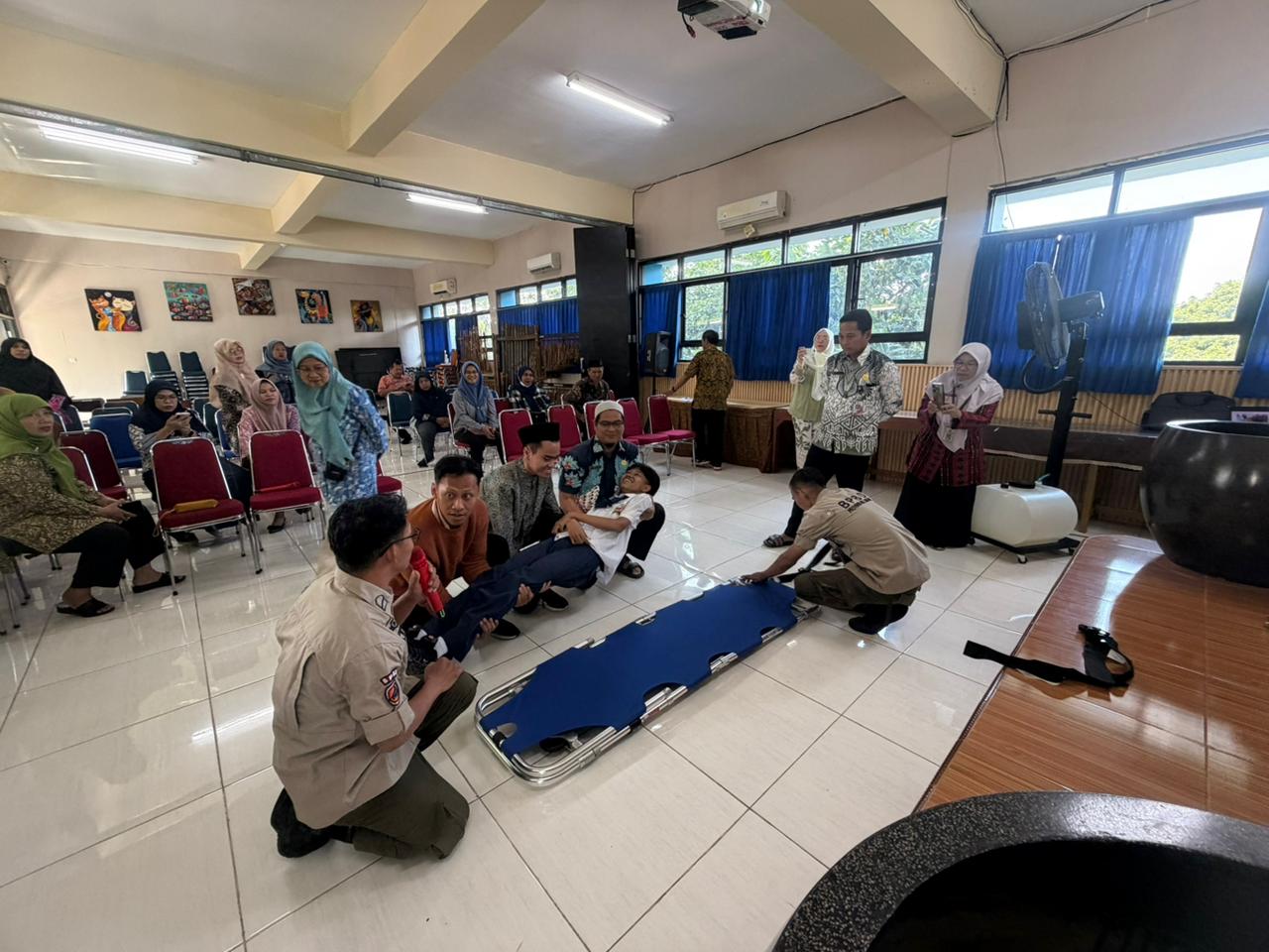  edukasi dan simulasi bencana di sekolah